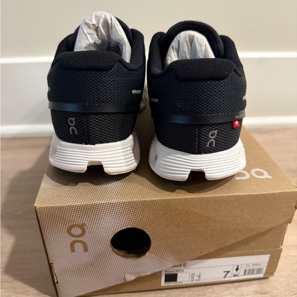 On Cloud 5 Running Black and White Athletic Shoes - Picture 3 of 6